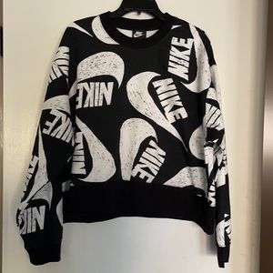 Women’s Nike sweatshirt